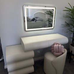 Modern sculptural vanity set 🤍