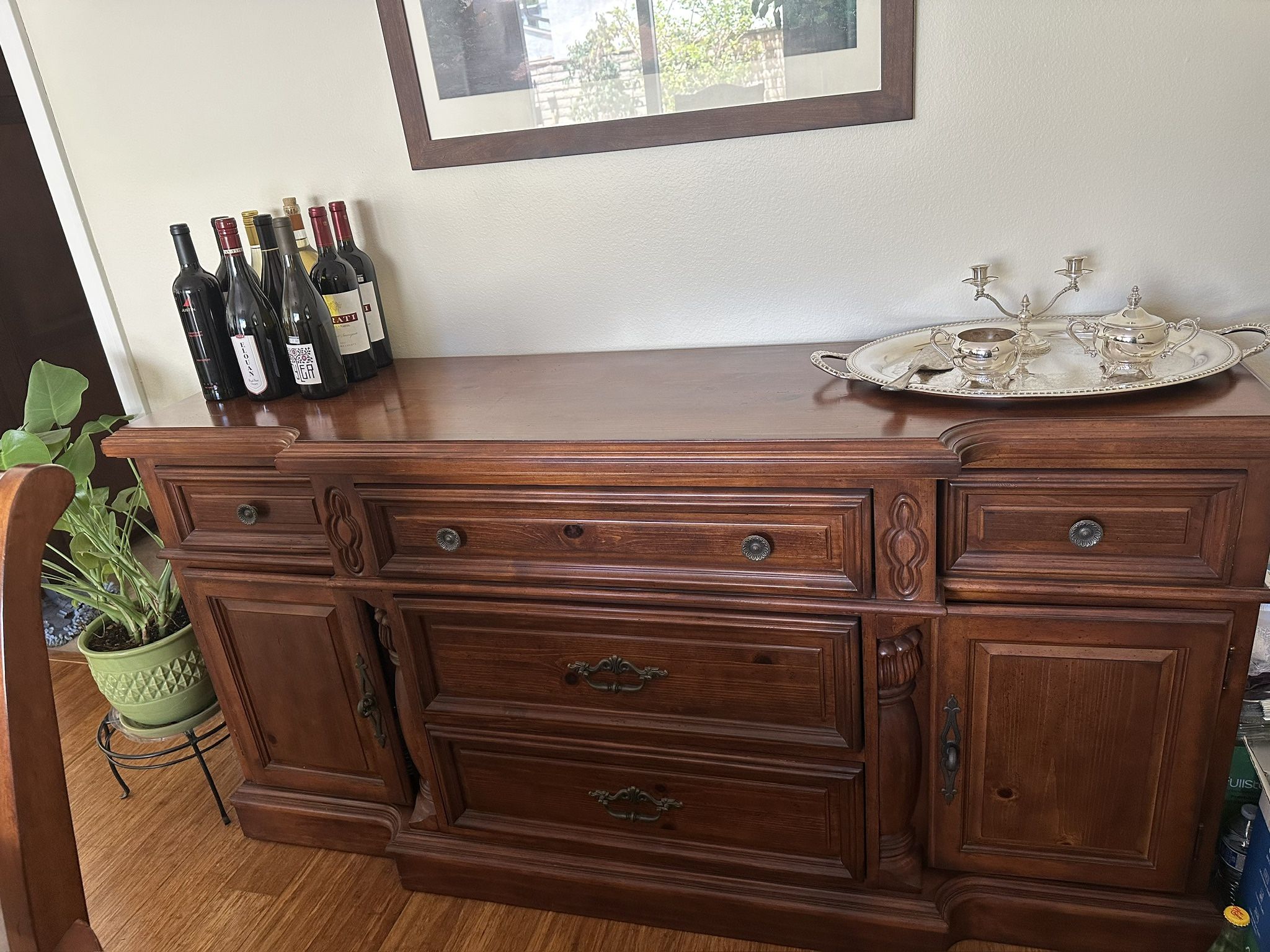 Hutch And Table With 6 Chairs