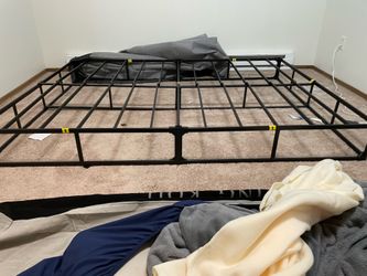 Queen Metal bedframe