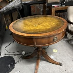 Round vintage foyer table 