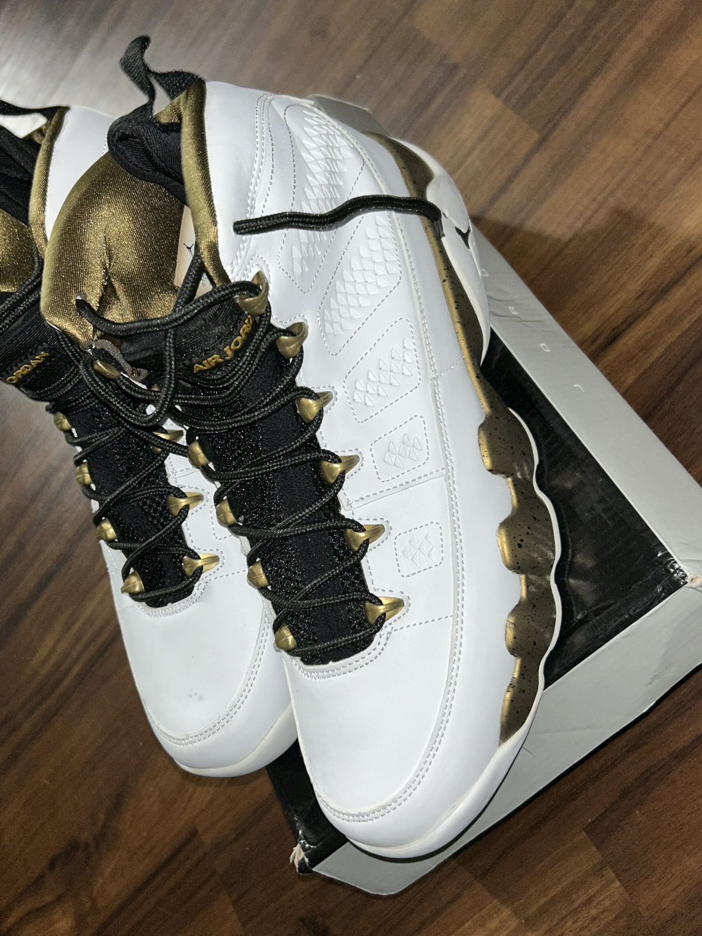 Nike Jordan Men's Air Jordan 9 Retro White/Black/Militia Green Basketball  Shoes