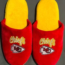 Kansas City Chiefs Women’s Slippers (7-8)(New)