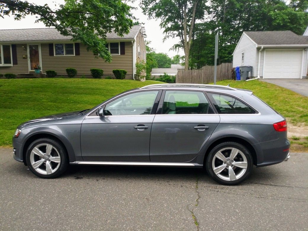 PRISTINE 14' AUDI ALLROAD QUATTRO