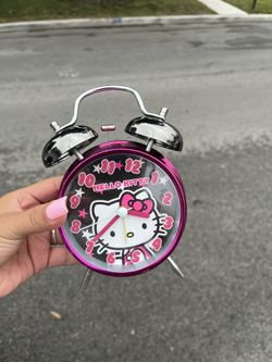 Hello Kitty Clock 