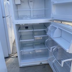 Whirlpool beautiful white refrigerator looks like new  everything works perfectly first come first served 