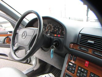 1992 Mercedes-Benz 400-Class Thumbnail