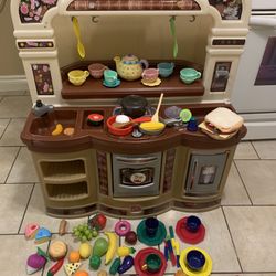 Step 2 kitchen  As  Is  Acsesories Included $78