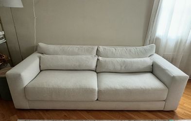 Like New Beautiful Crate&Barrel Retreat Sofa