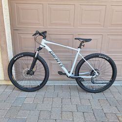 GIANT TALON 2 MOUNTAIN BIKE 29 ER 1 X9 SPEED LIKE NEW( CHECK MY OTHER BIKES)