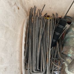 Landscape Weed Cover Staples