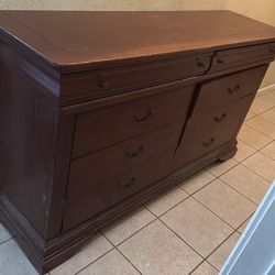 Dresser  $70