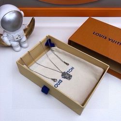 LOUIS VUITTON new MONOGRAM pendant necklace.