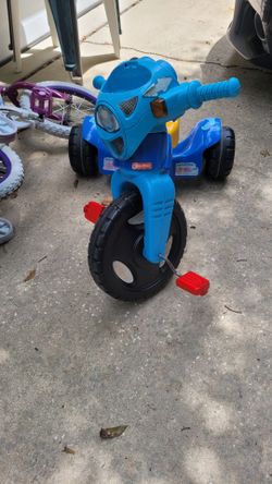 Fisher-Price Paw Patrol Lights and Sounds Tricycle