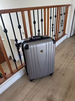 Heys travel luggage spinner light weight suitcase