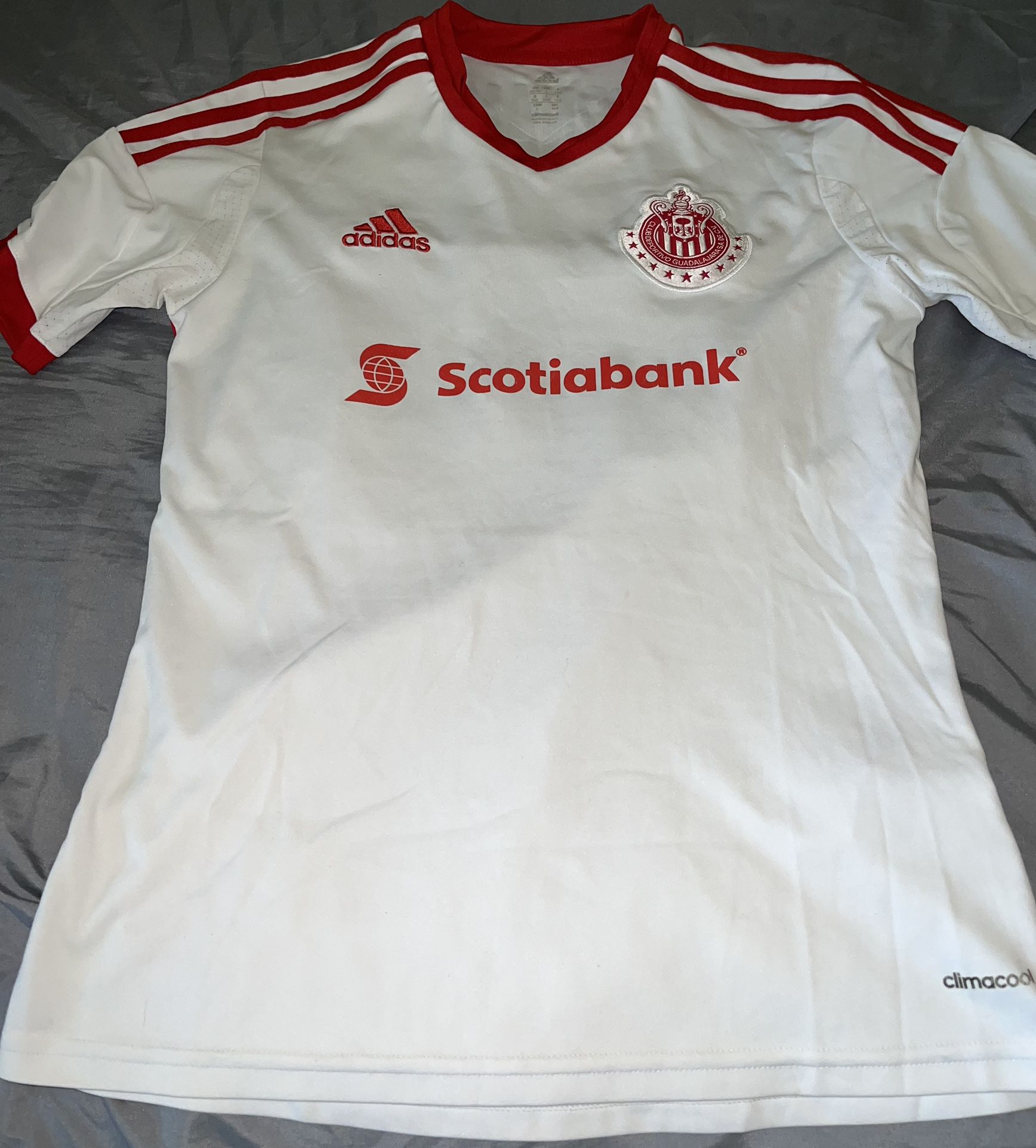 RED ADIDAS SOCCER JERSEY SIZE SMALL (YOUTH) GOOD CONDITION