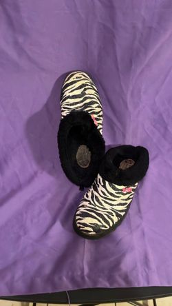 Women’s 8.5 bobs Skechers clogs