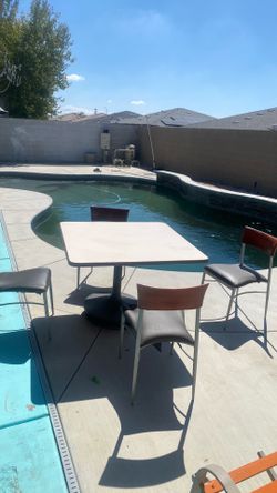 mesa con sillas