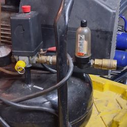 175 PSI 5 GAL PANCAKE COMPRESSOR
