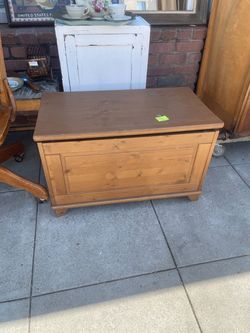 Trunk chest storage coffee table 31 by 17 by 20