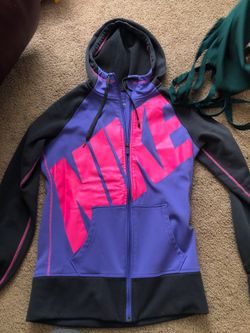 Nike zip up size small can fit med