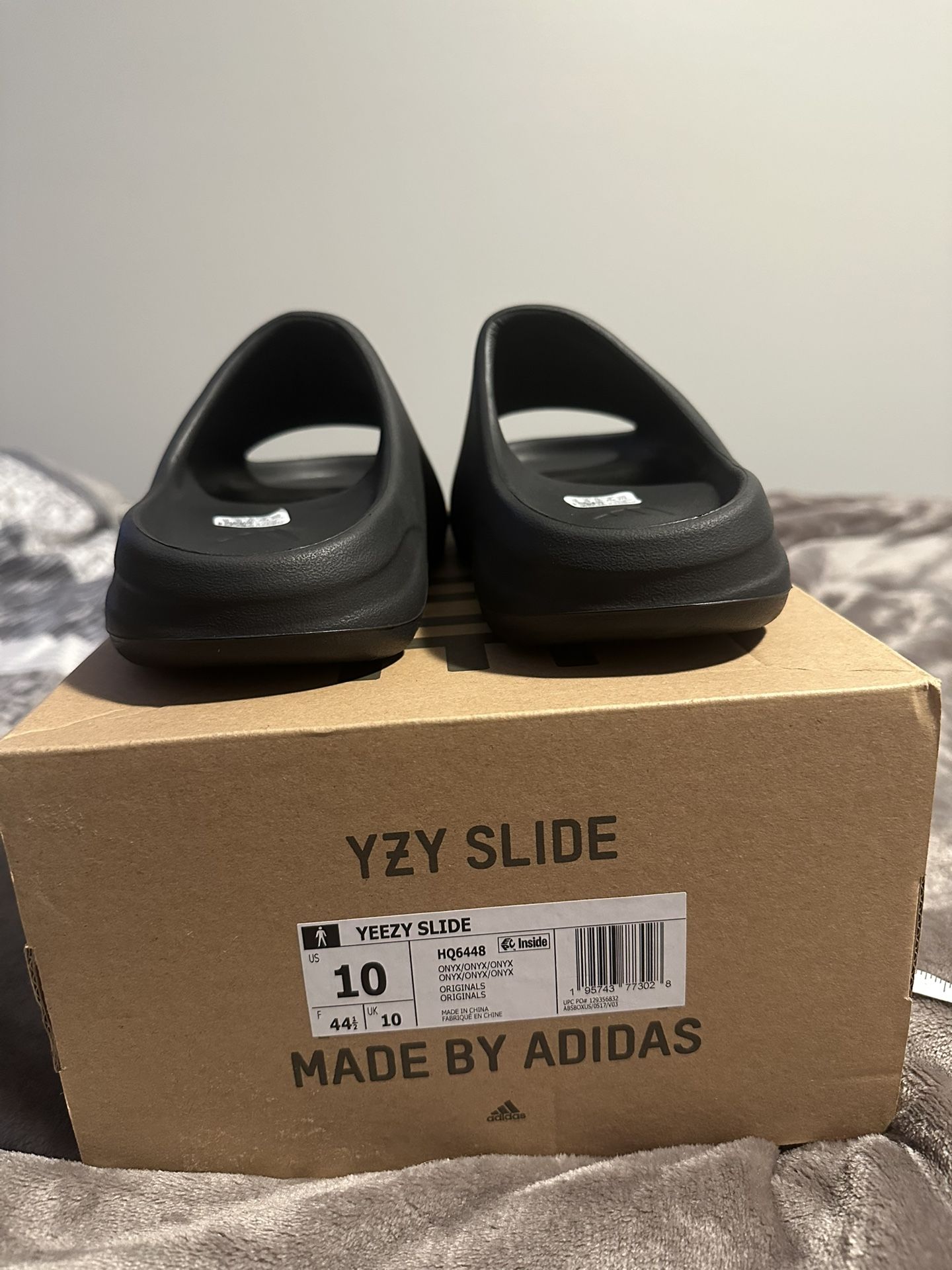 Adidas Yeezy Slides Onyx Brand new in the box Size mens US10 can fit 9 through 10.