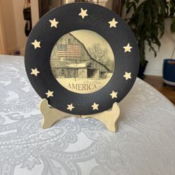 Solid wood beautiful plate “God Bless America”. Solid wood plate holder. Diameter 9.5”.
