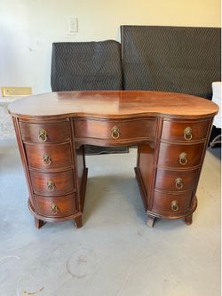 Vintage Mahogany Kidney-Shaped Writing Desk / Vanity - 9 Dovetail Drawers - Brass Lion Head Pulls