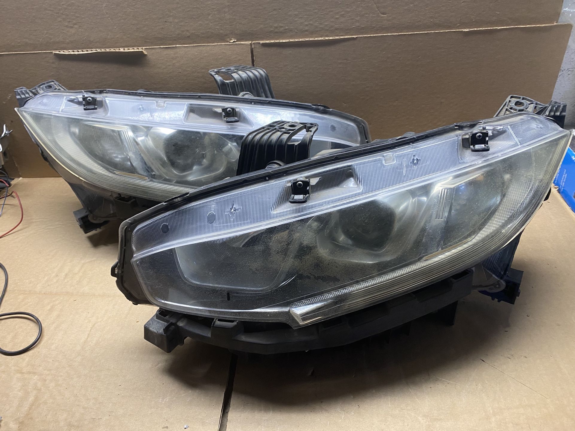 Oem 16-20 Honda Civic Headlight Pair ( Half Led Working )