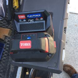 Brand New Toro 60 Volt 2.5 Amp Battery And Charger
