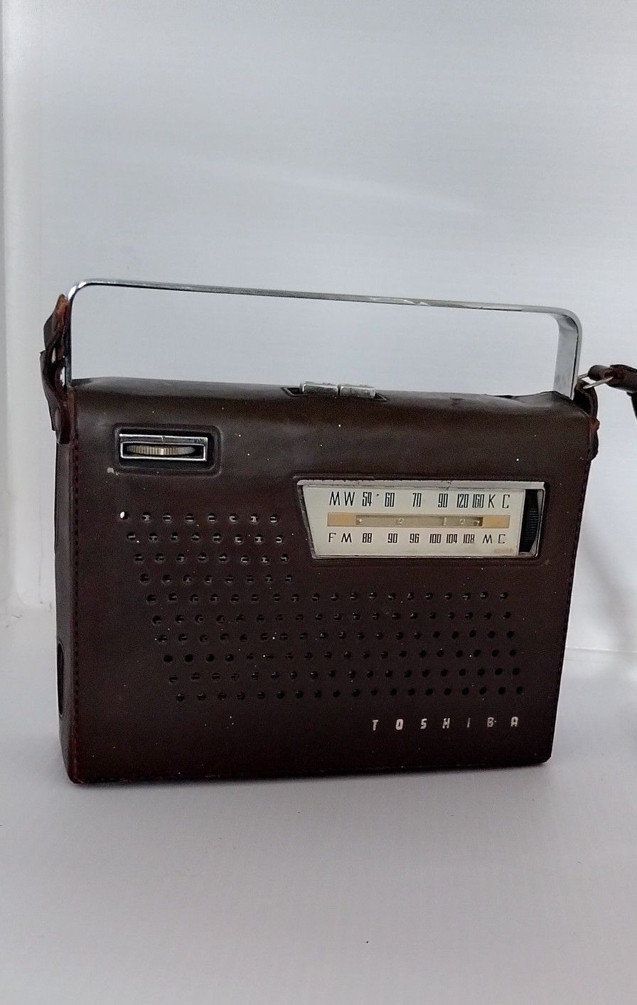 Vintage Toshiba Radio: Model 10TL-429F (With Leather Carry Case)