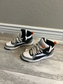 Boys Puma basketball shoes