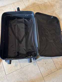 soft shell Rolling Suitcase see description