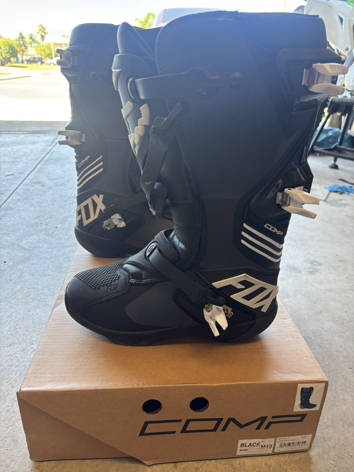 New Adult Fox  Boots Size 11 Men