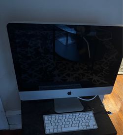 Apple computer desktop