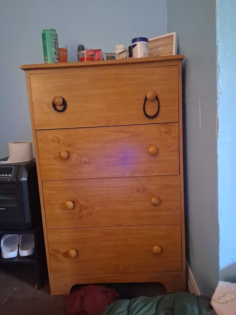 4 Drawer Dressers