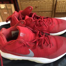 Zoom Rev Nike Tennis Shoes 07/10/17. Size 8 USA