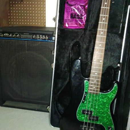 Fender Squire Affinity P Bass And Amp