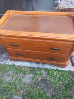 Dresser set