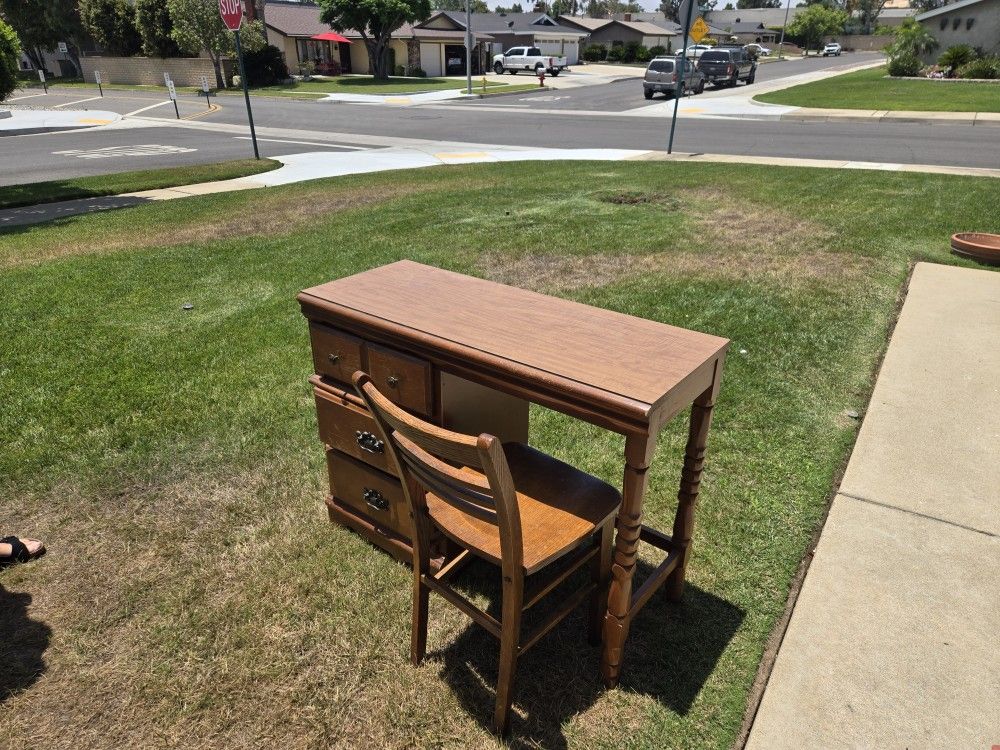 Free Kids Desk