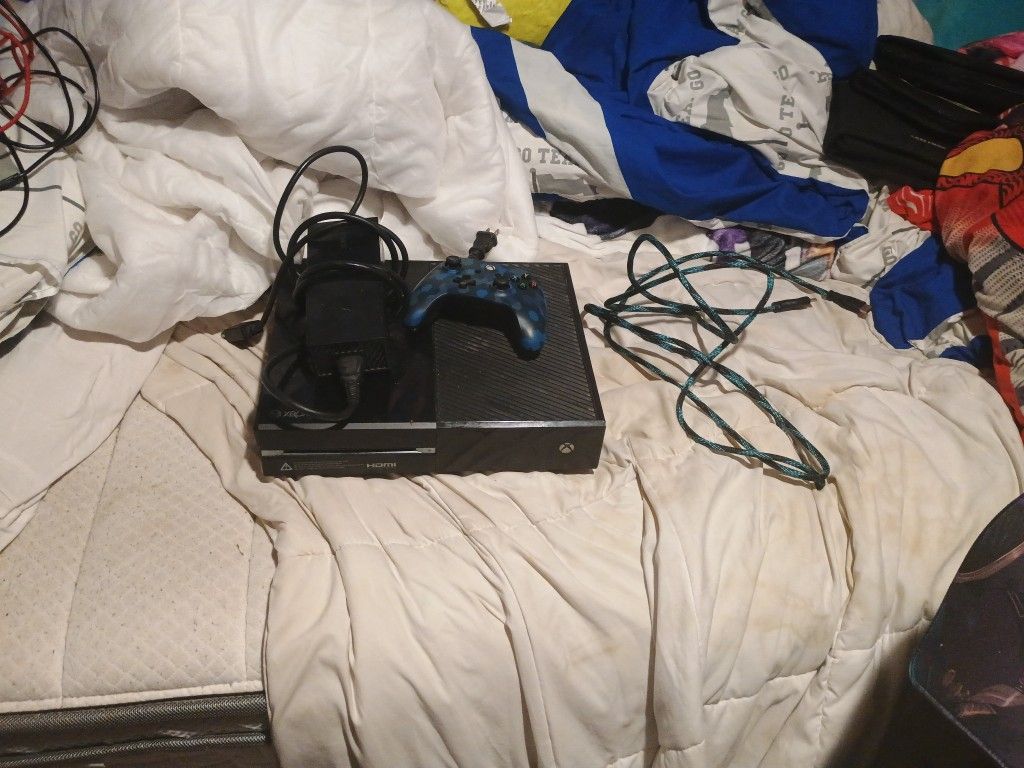 Xbox One With All The Cords And A Controller 
