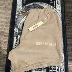 Essantial shorts