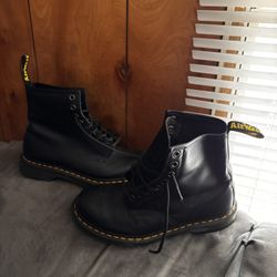 Dr. Airwair Martens - men’s Boots 