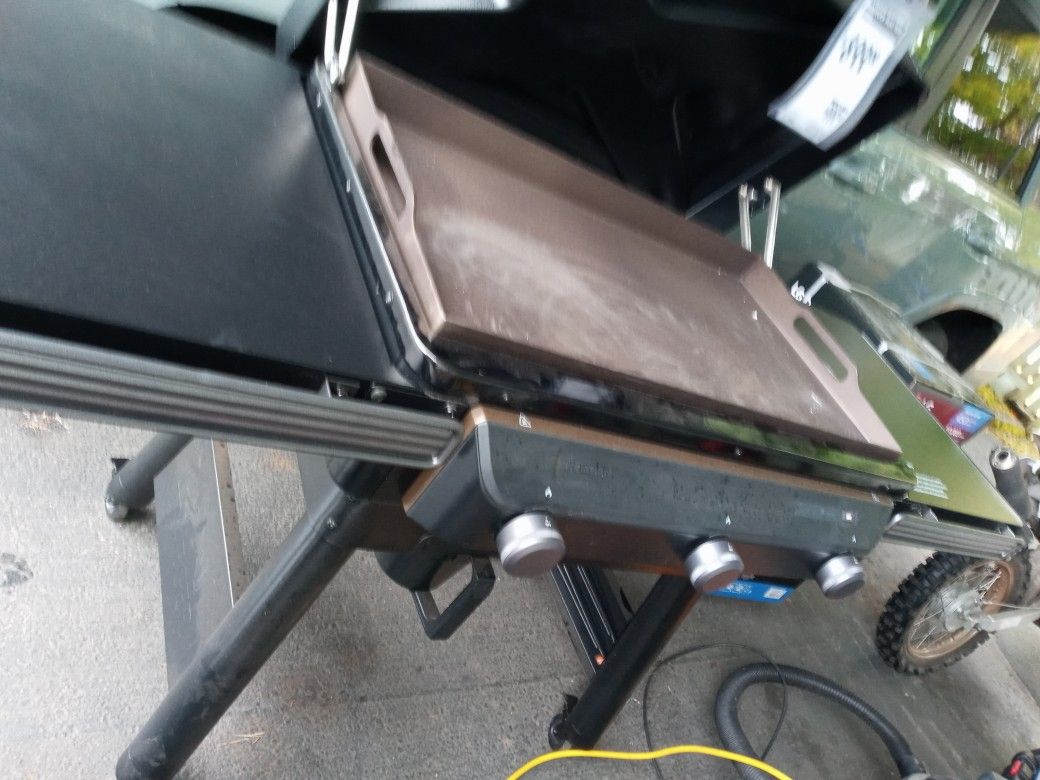 Traeger Flatrock Flattop Propane Griddle Brand New never Used t