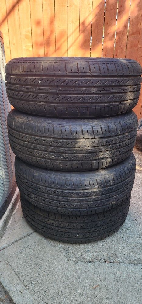 215-60-16 Sentury Tires Set Of 4 Like New