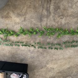 Synthetic Green Leaf Strands Party Decor