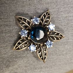 Vintage 1950s Blue Rhinestone Silvertone Star Brooch