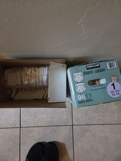 Kirkland size 1 daipers