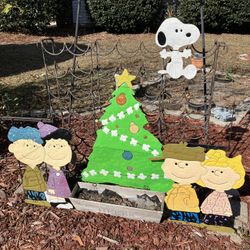 Charlie Brown , Snoopy Christmas Yard Art Decorations 