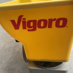 Vigorous Lawn Garden Seeder Spreader