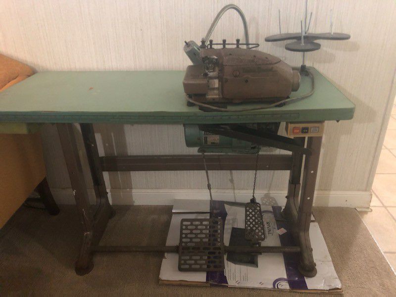 Industrial singer marro sewing machine